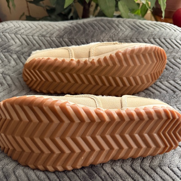Sorel Tan Women's Slippers Size 8; Never worn - Picture 4 of 4